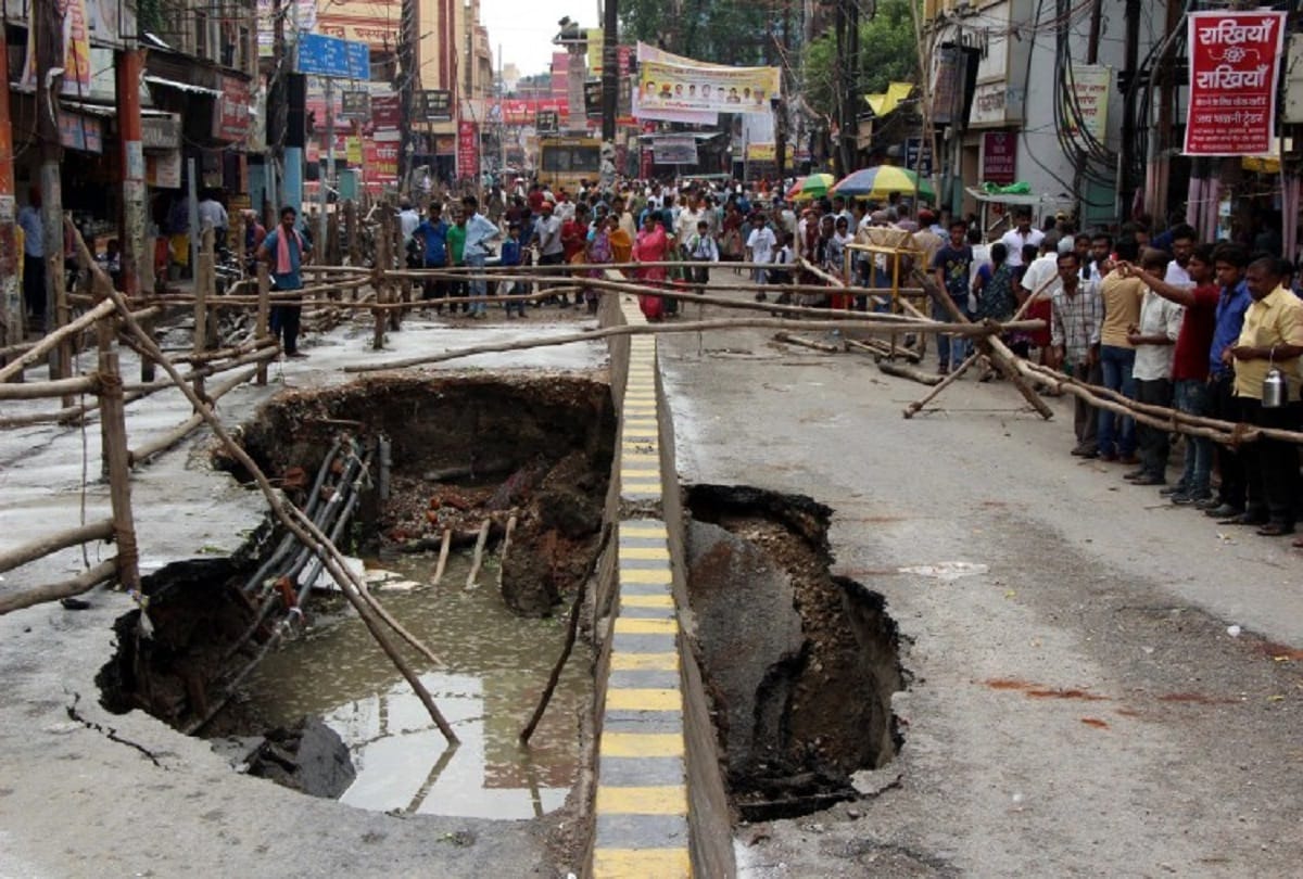How Varanasi get rid of sewer line problems Associate Professor of IIT BHU told service corridor is only solution
