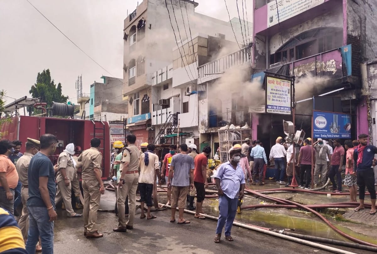 Fire broke out in  paint house in Nishatganj in Lucknow.