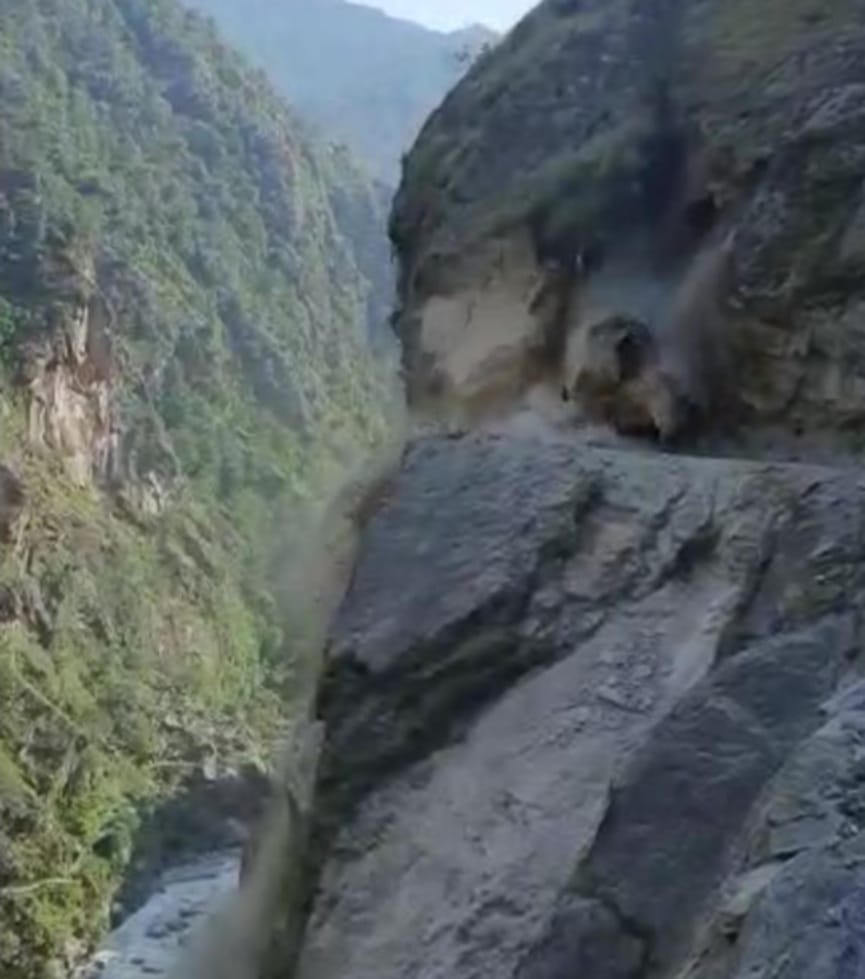 uttarakhand news : huge land slide in india china connecting road, watch photos
