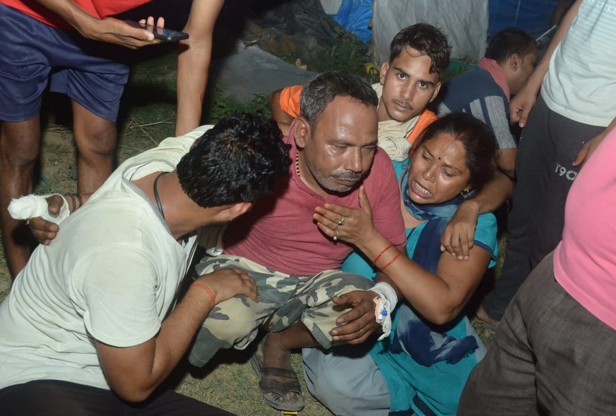 Bus Accident: 17 killed in tempo and bus collision, news update