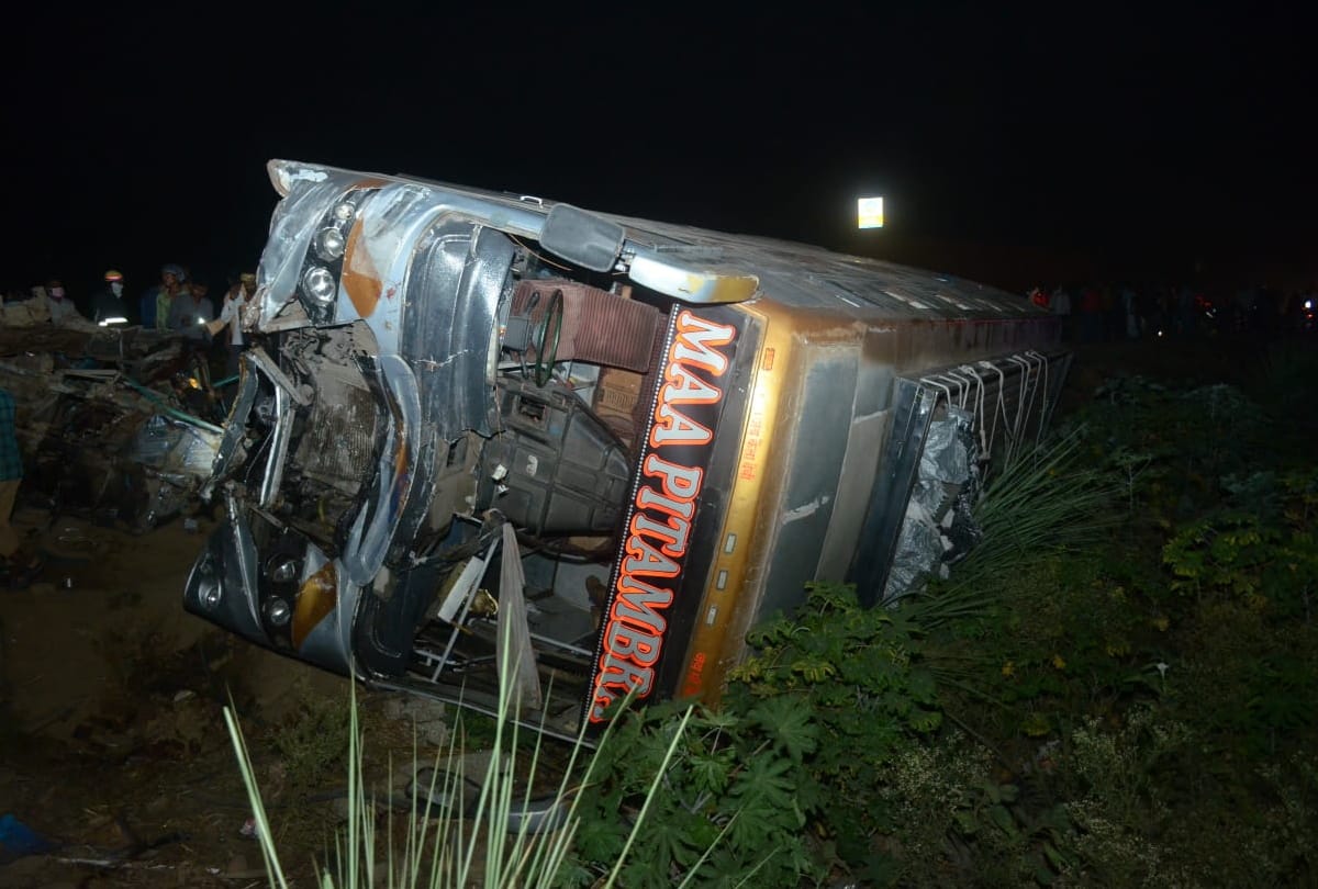 Bus Accident: 17 killed in tempo and bus collision, news update