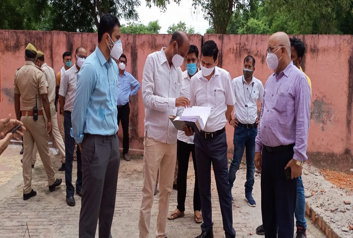 CM Yogi adityanath adopted CHC hathi bazar of varanasi DM  inspected and said complete the construction work before 30 June