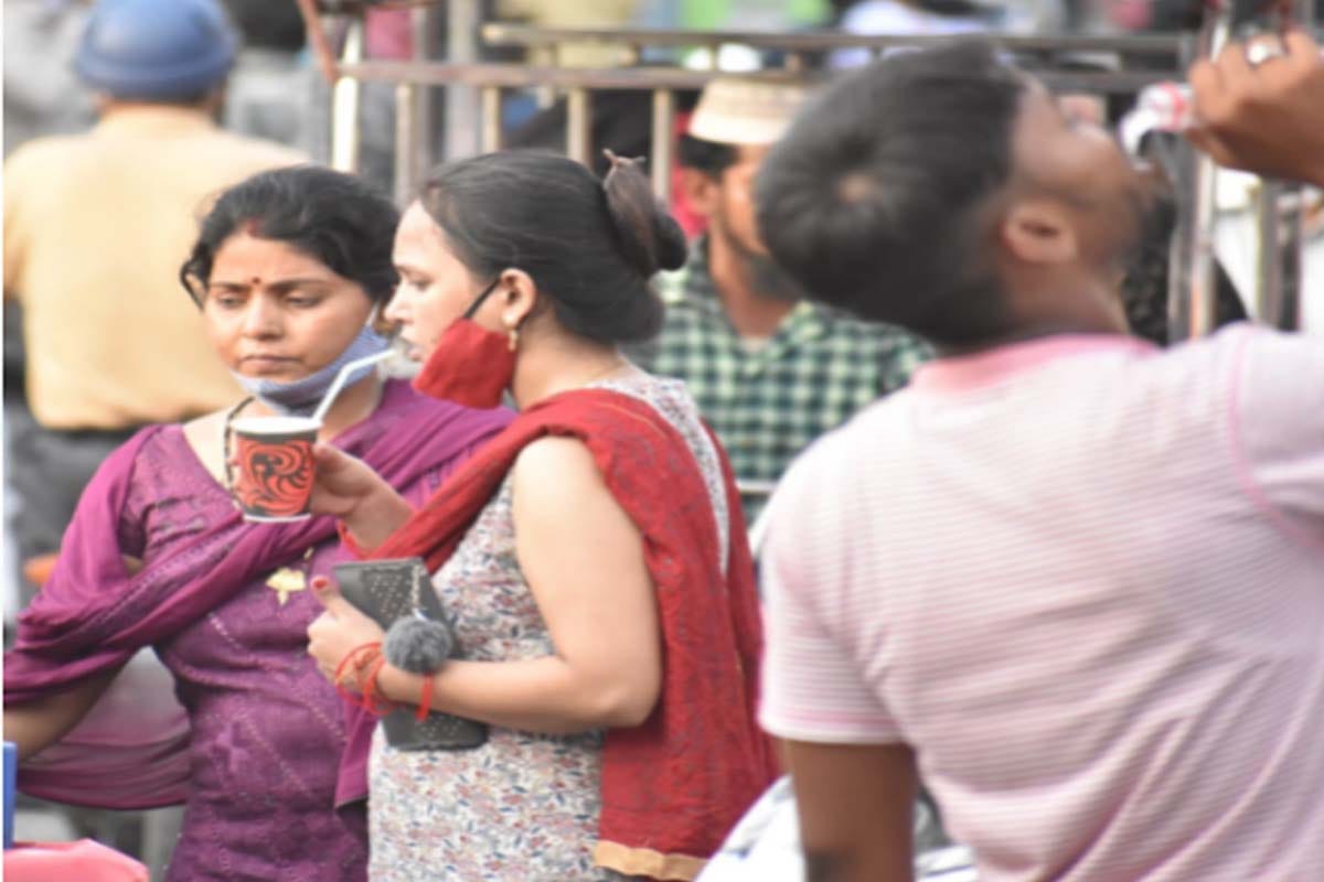 People came to taste the street food as soon as the restrictions  of Corona curfew ended in Meerut