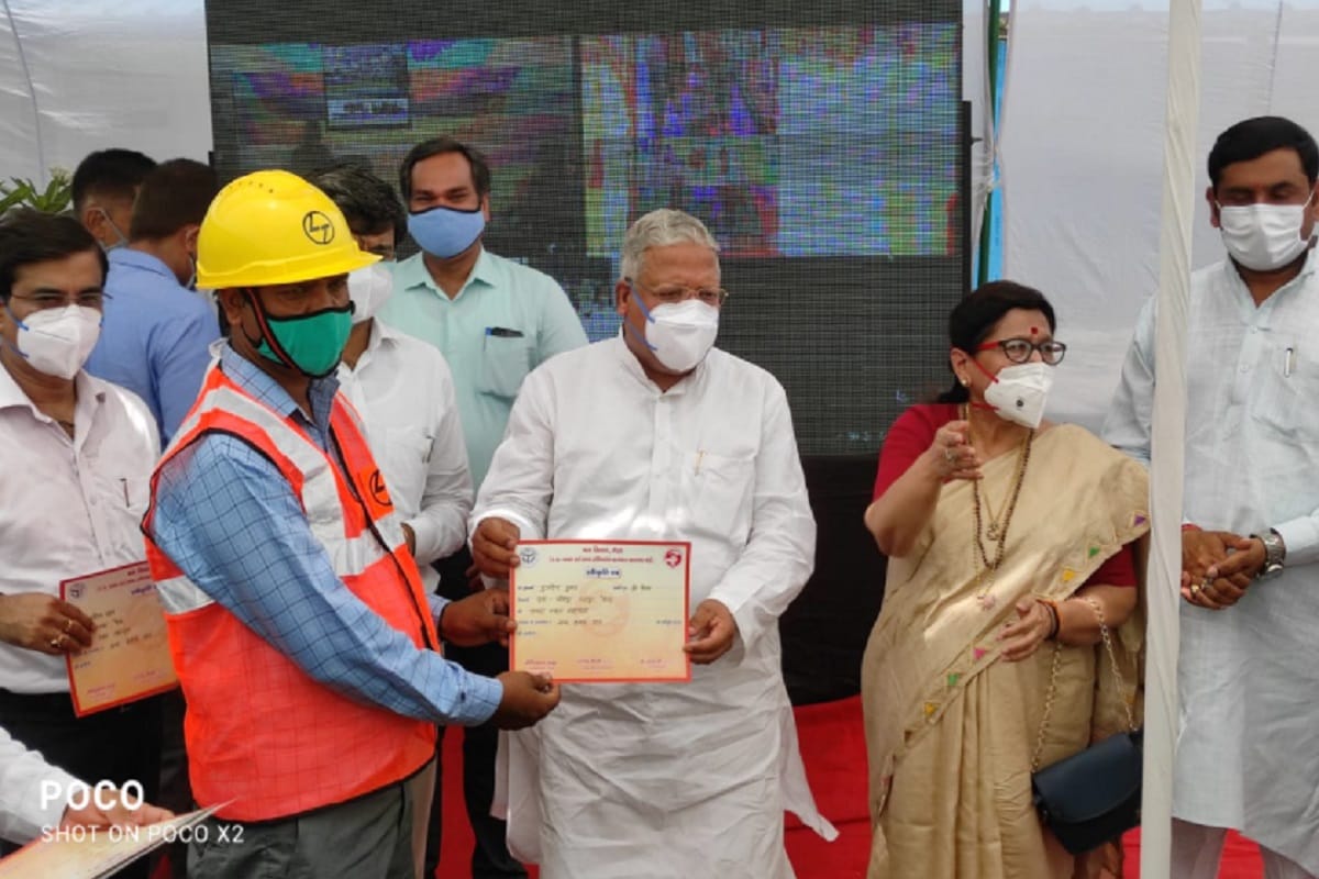 Chief Minister Yogi Adityanath interacted with the worker of Meerut and one thousand rupees will come in the account of the workers