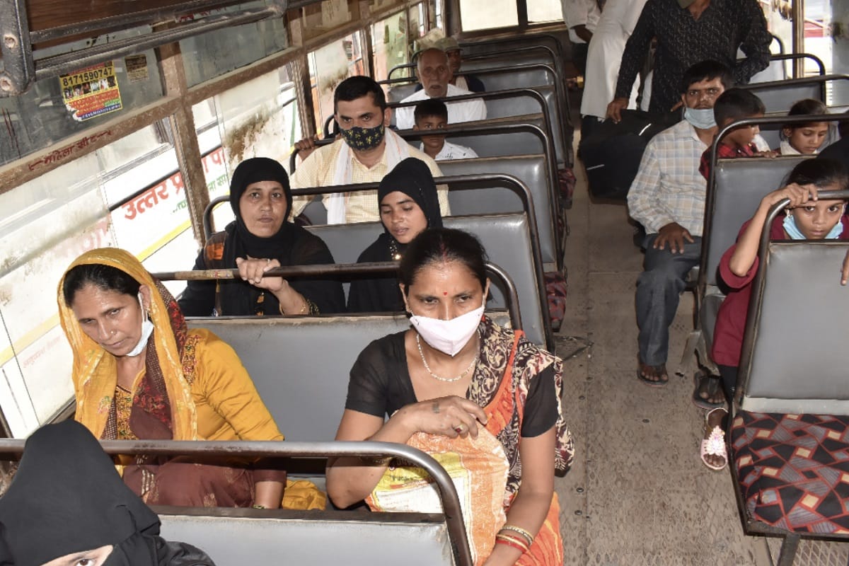 Amar Ujala Live Report: Corona rules are not being followed at Bhaisali bus stand in Meerut