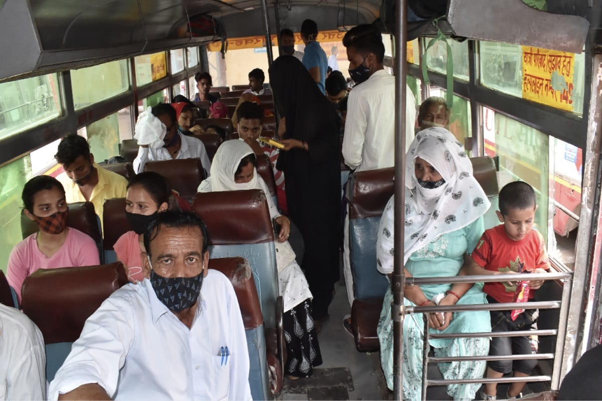 Amar Ujala Live Report: Corona rules are not being followed at Bhaisali bus stand in Meerut