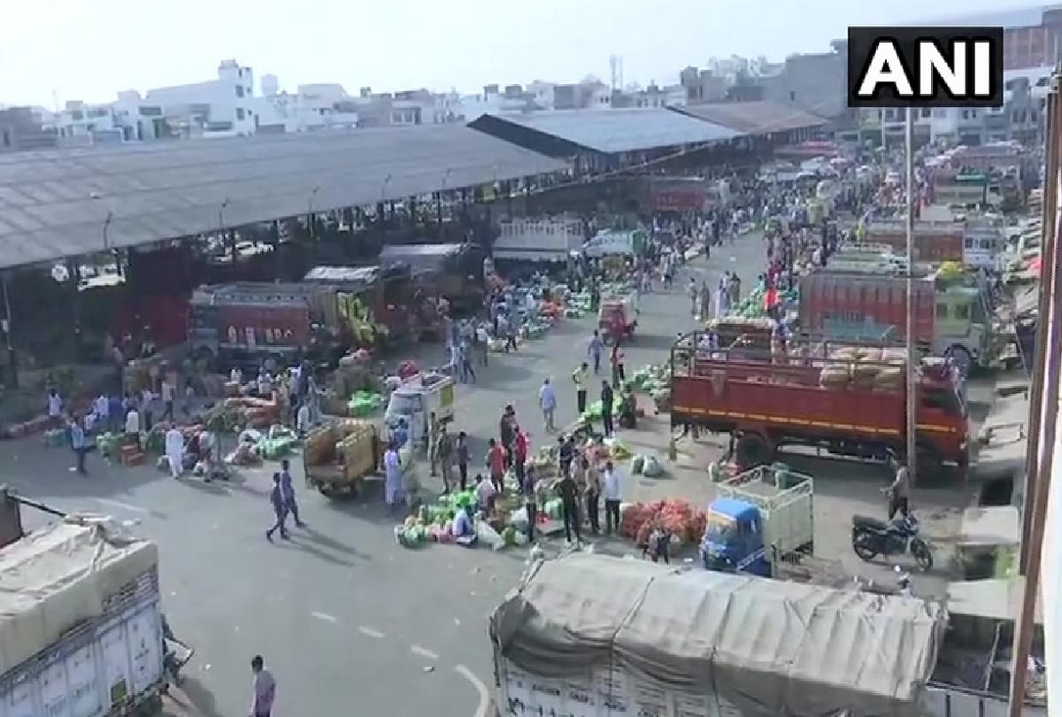 Jammu and Kashmir: crowd of people gathered in Narwal vegetable market without any fear of corona, see photos