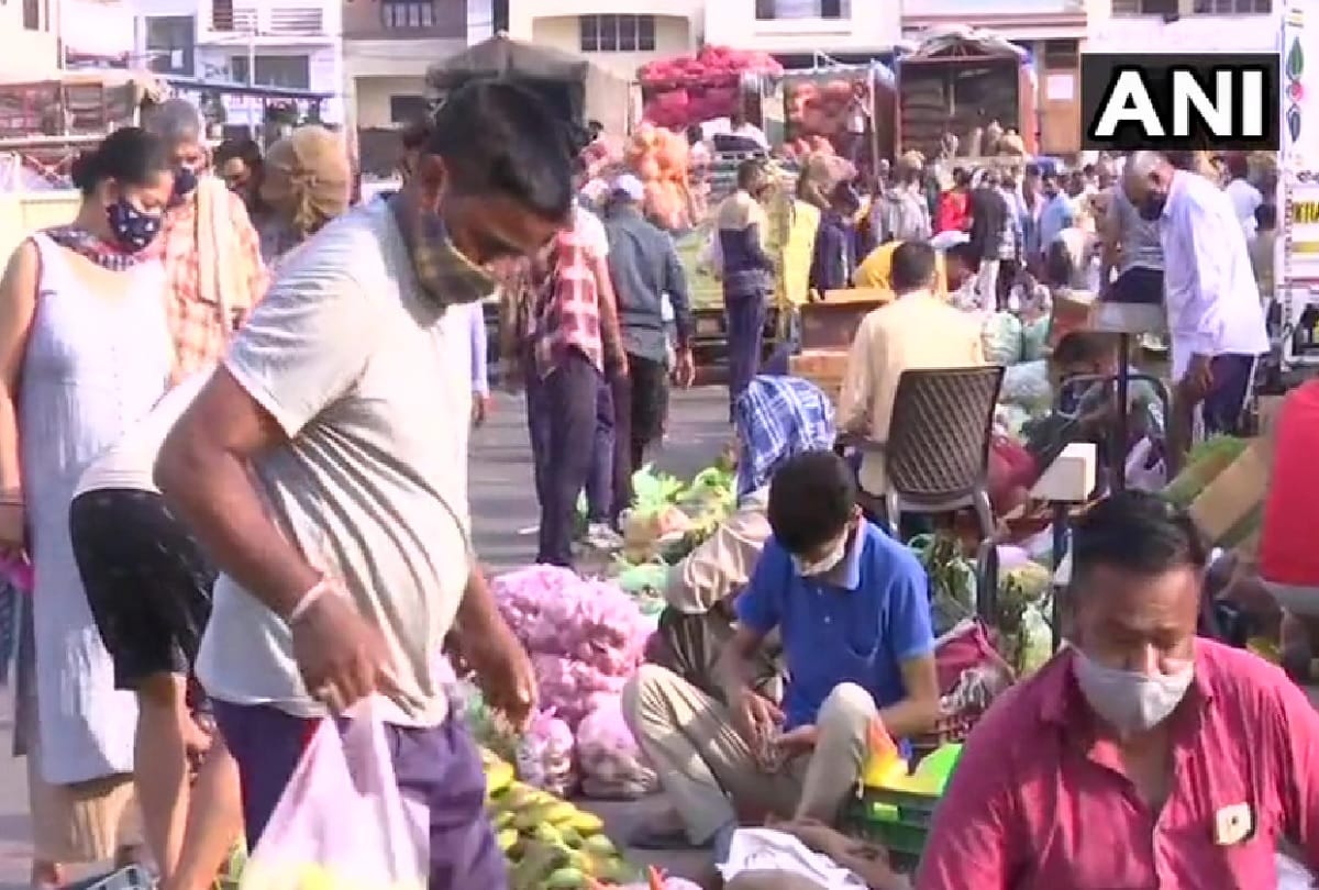 Jammu and Kashmir: crowd of people gathered in Narwal vegetable market without any fear of corona, see photos