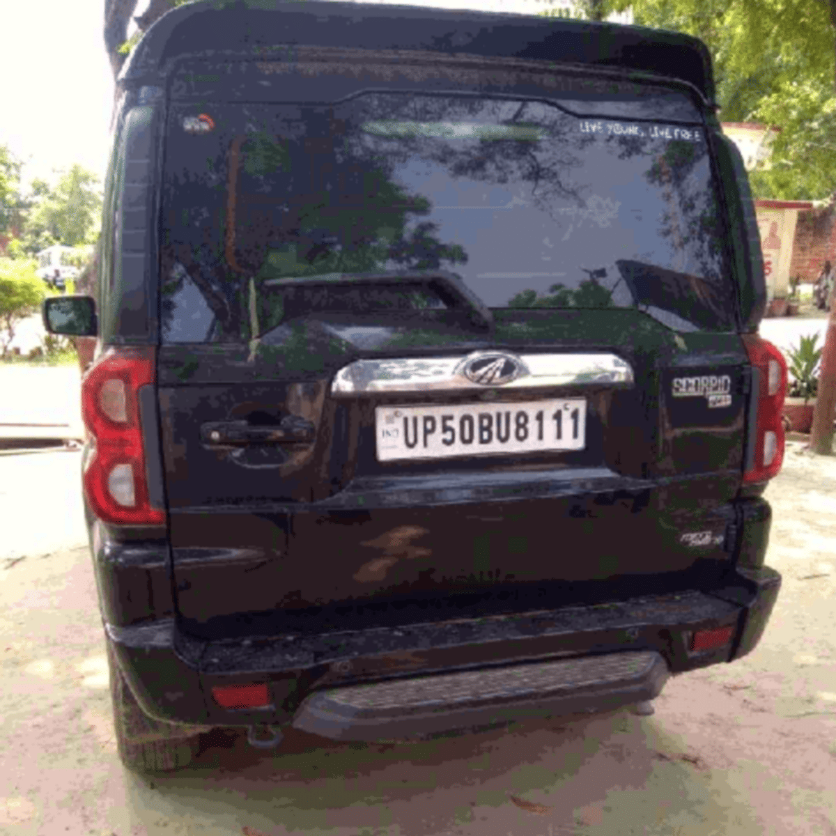 Police seize car of gangster pradeep kabutra in azamgargh