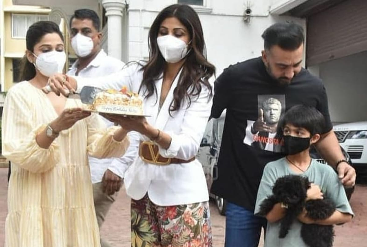 shilpa shetty sister shamita shetty looks cute in yellow short frock on shilpa birthday