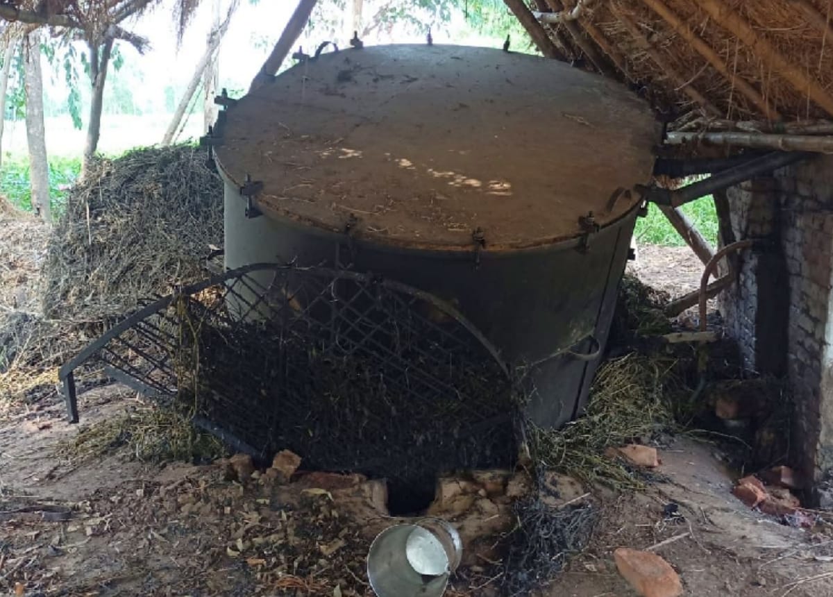 Five people were scorched due to Mentha tank explosion at two places in Sitapur, condition of five critical, referred to Lucknow