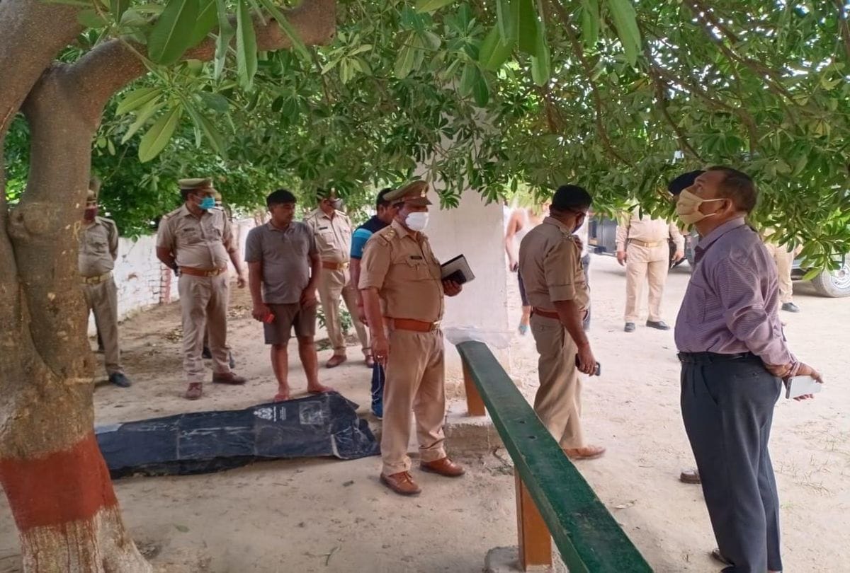 Up Police Constable Commits Suicide In Police Line Etah
