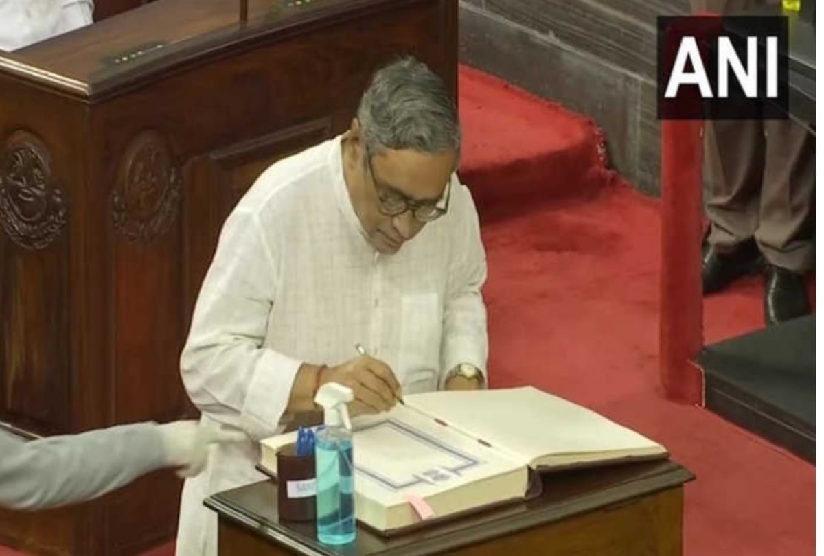 Rajya sabha four including BJP leader Swapan Dasgupta became MP Vice President administered oath