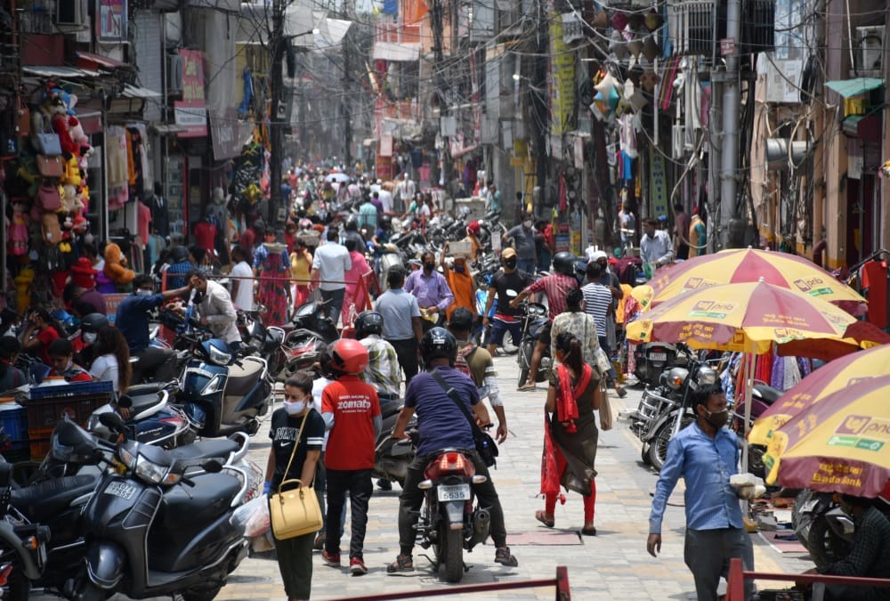 Covid Curfew in Uttarakhand: All Market open today after 42 Days Long line in wine shop photos