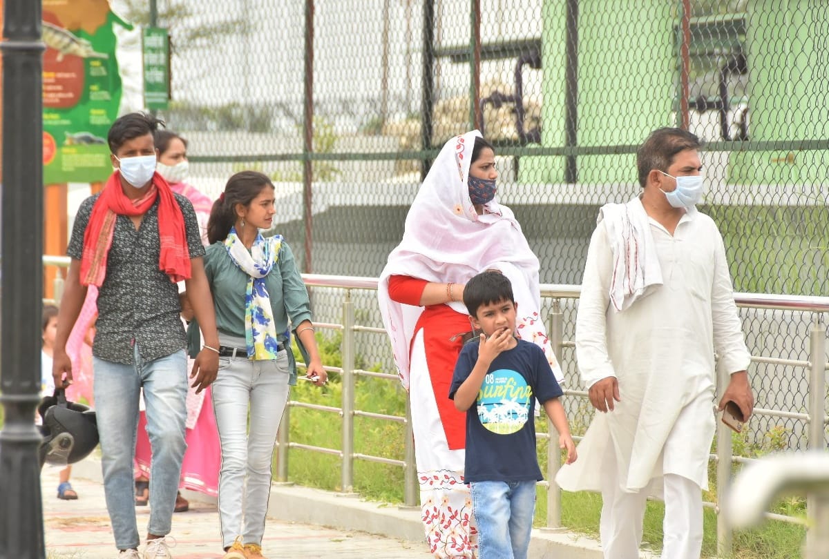 Photos of Unlock Gorakhpur people not follow corona protocol