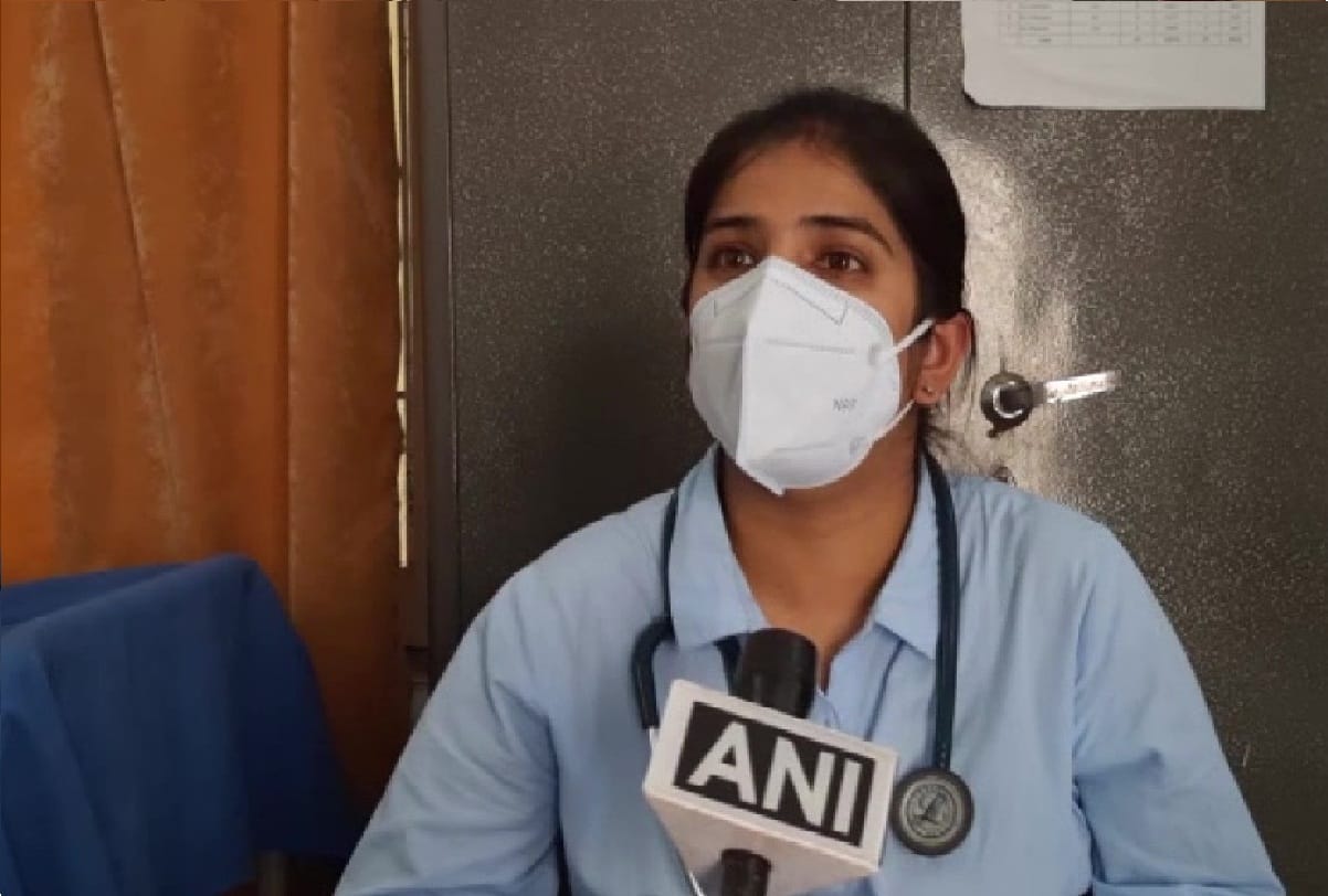 8 months pregnant doctor continues to work amid COVID pandemic in Kathua jammu kashmir