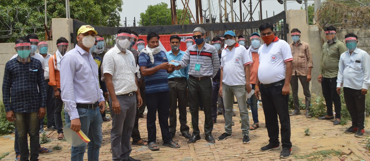 Hathras: Mask and face shield will become a protective shield during the Corona period