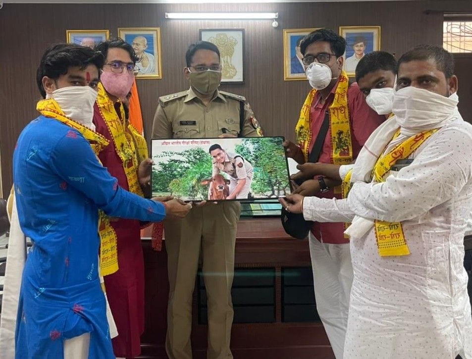 Hathras: SP honored for arresting cow slaughter accused