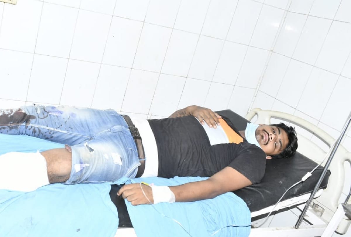 police encounters cow slaughtering accused two injured admitted to hospital
