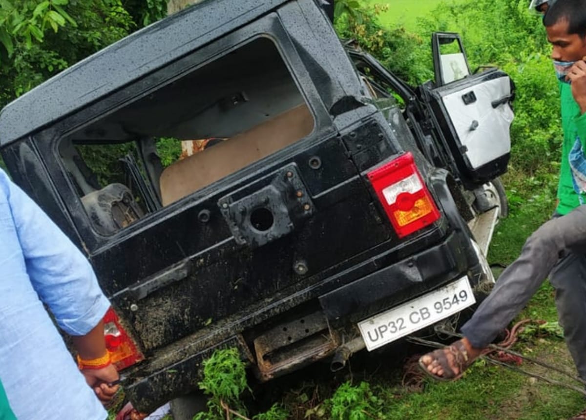 Jeep overturned after colliding with truck, two died, seven were referred to Lucknow