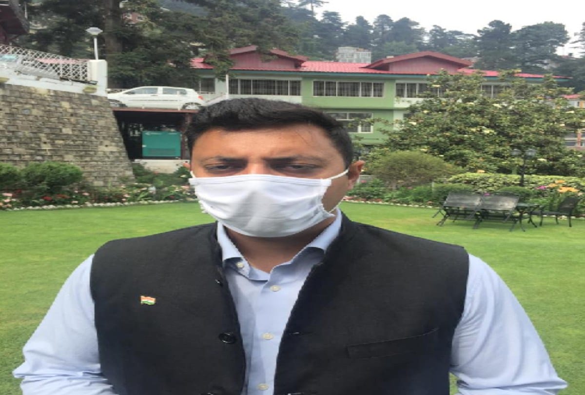 Pandit Sukhram's grandson Ashray Sharma met Rahul gandhi in  Delhi in the hope of ticket