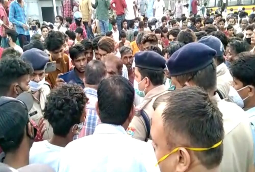 Roorkee News: Ruckus after Truck and Bike Accident and long traffic jam photos