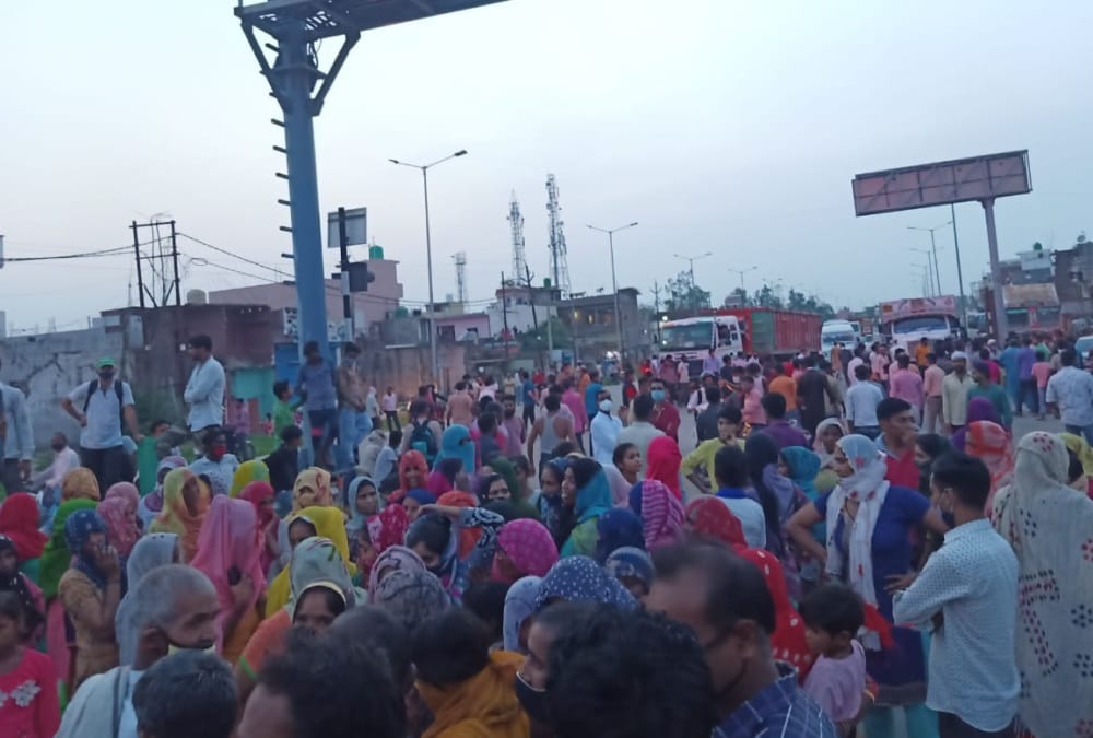 Roorkee News: Ruckus after Truck and Bike Accident and long traffic jam photos