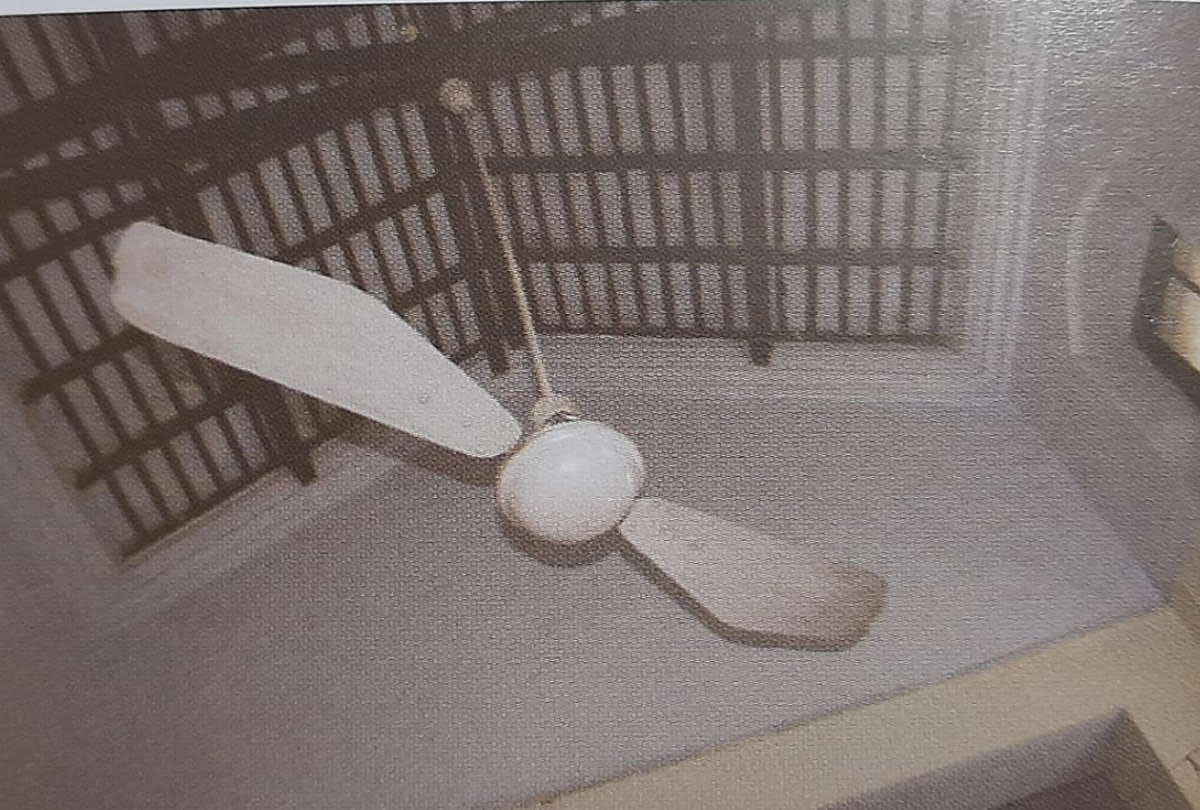 80 years ago railway two blade fan available in gorakhpur museum