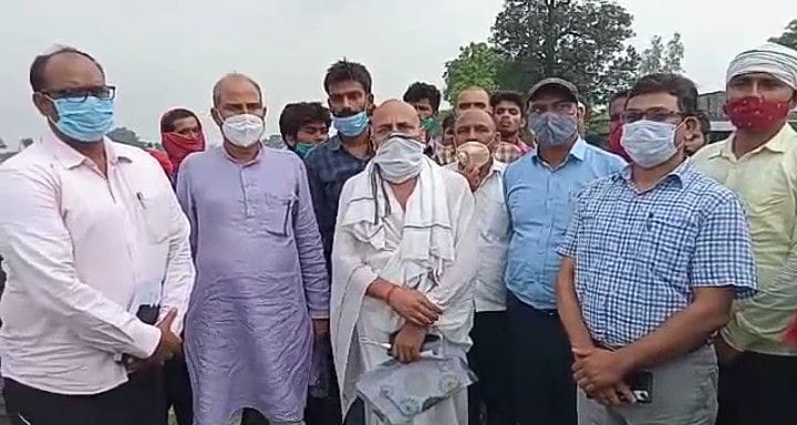 Demanded for dam construction and compensation, gave a sit-in