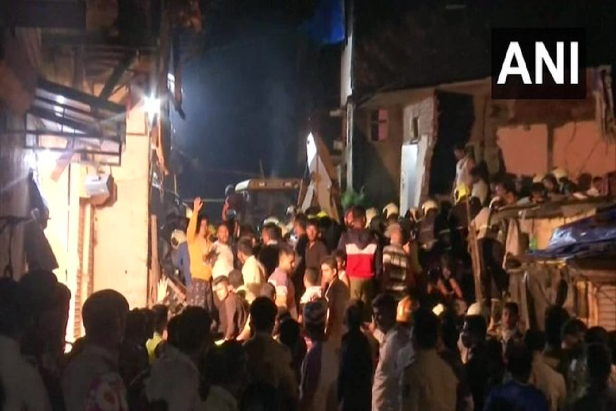 house collapsed in Malad West area of Mumbai Maharashtra rain FIR