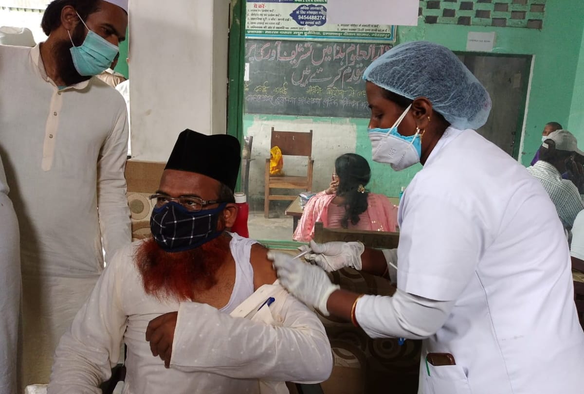 Camp set up for covid vaccine in Madrasa at gorakhpur