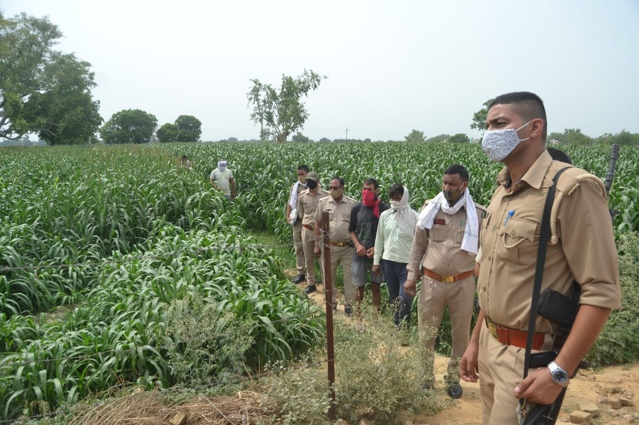 Hathras: The rotten body of a young man found in the field