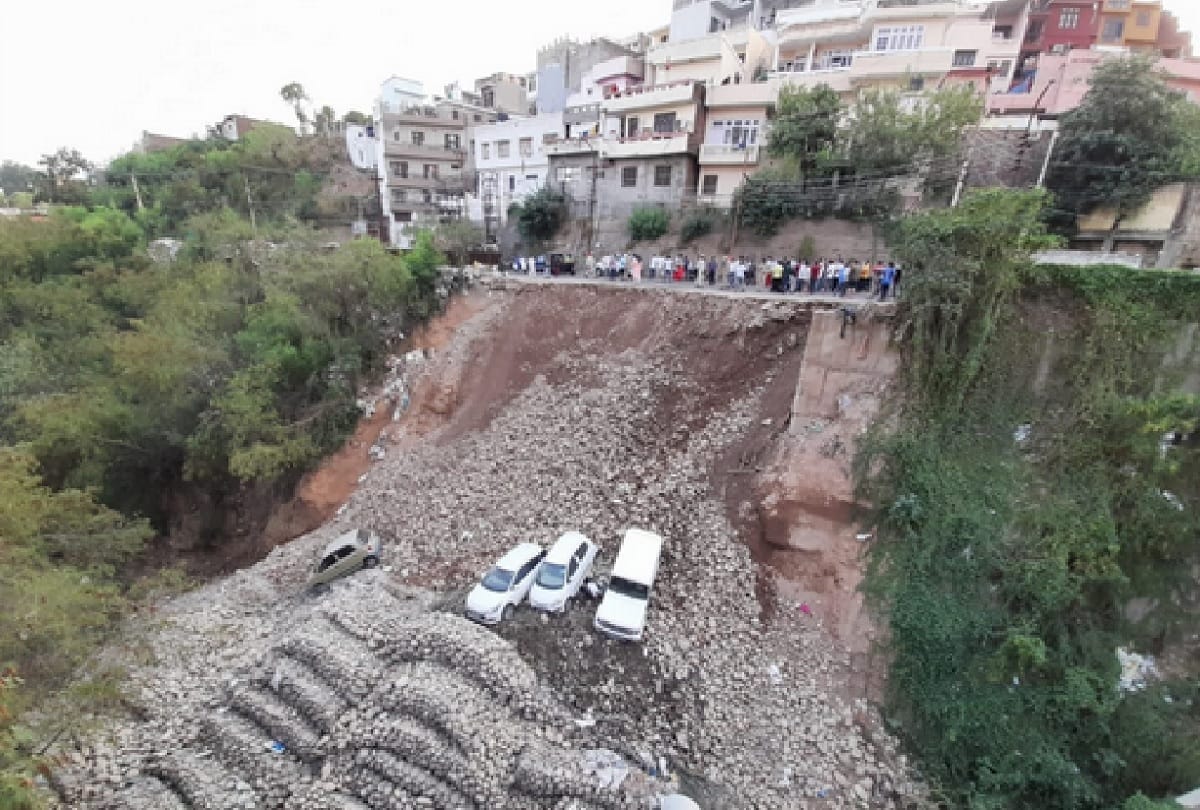 Jammu and Kashmir: Several vehicles fell into the drain on the circular road, a major accident averted, orders for investigation issued