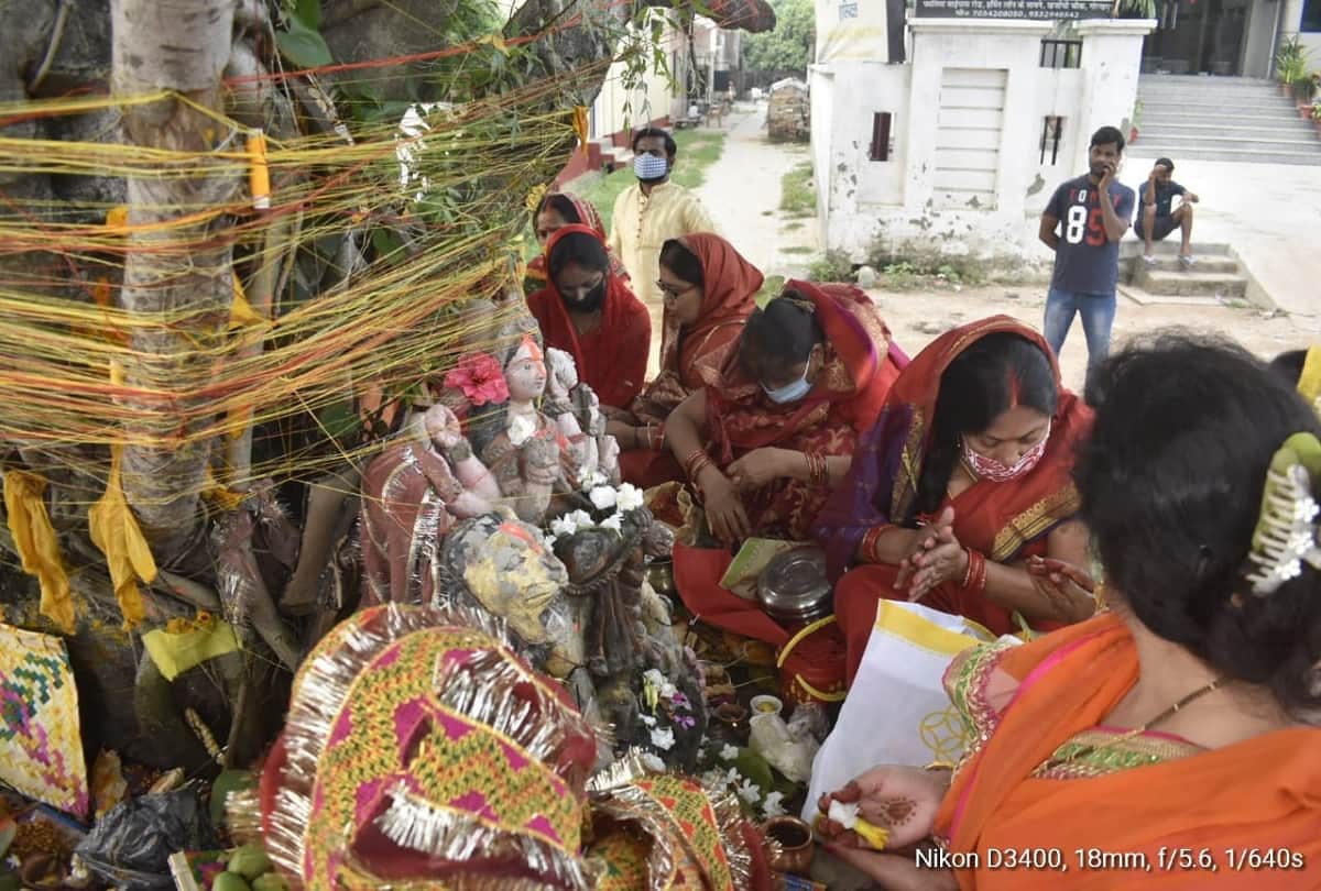 Women celebrates Vat Savitri festival for long life of their husband