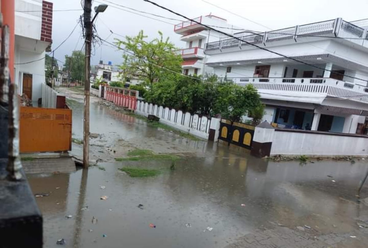 Rainfall in Uttar Pradesh: Lucknow Jhansi School Closed Due to Heavy Rain, UP Weather News in Hindi
