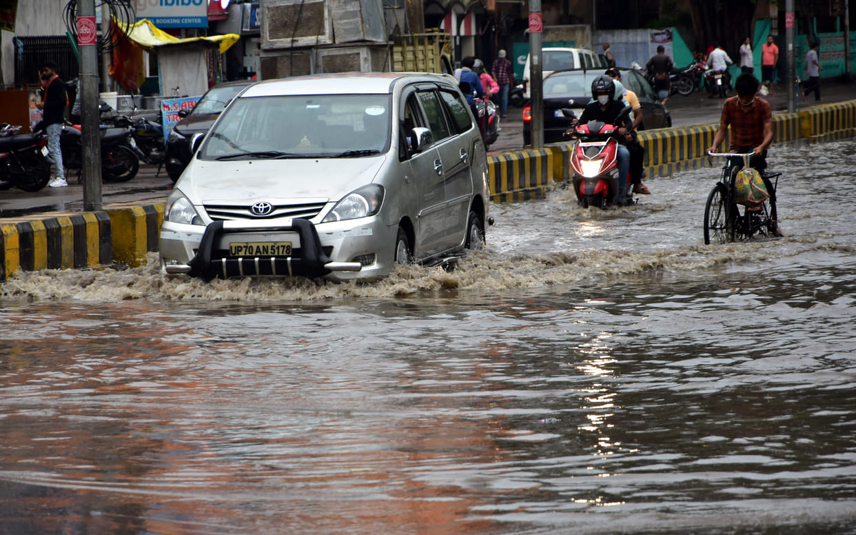 Prayagraj: Sawan-like storm in Jeth, humidity increased