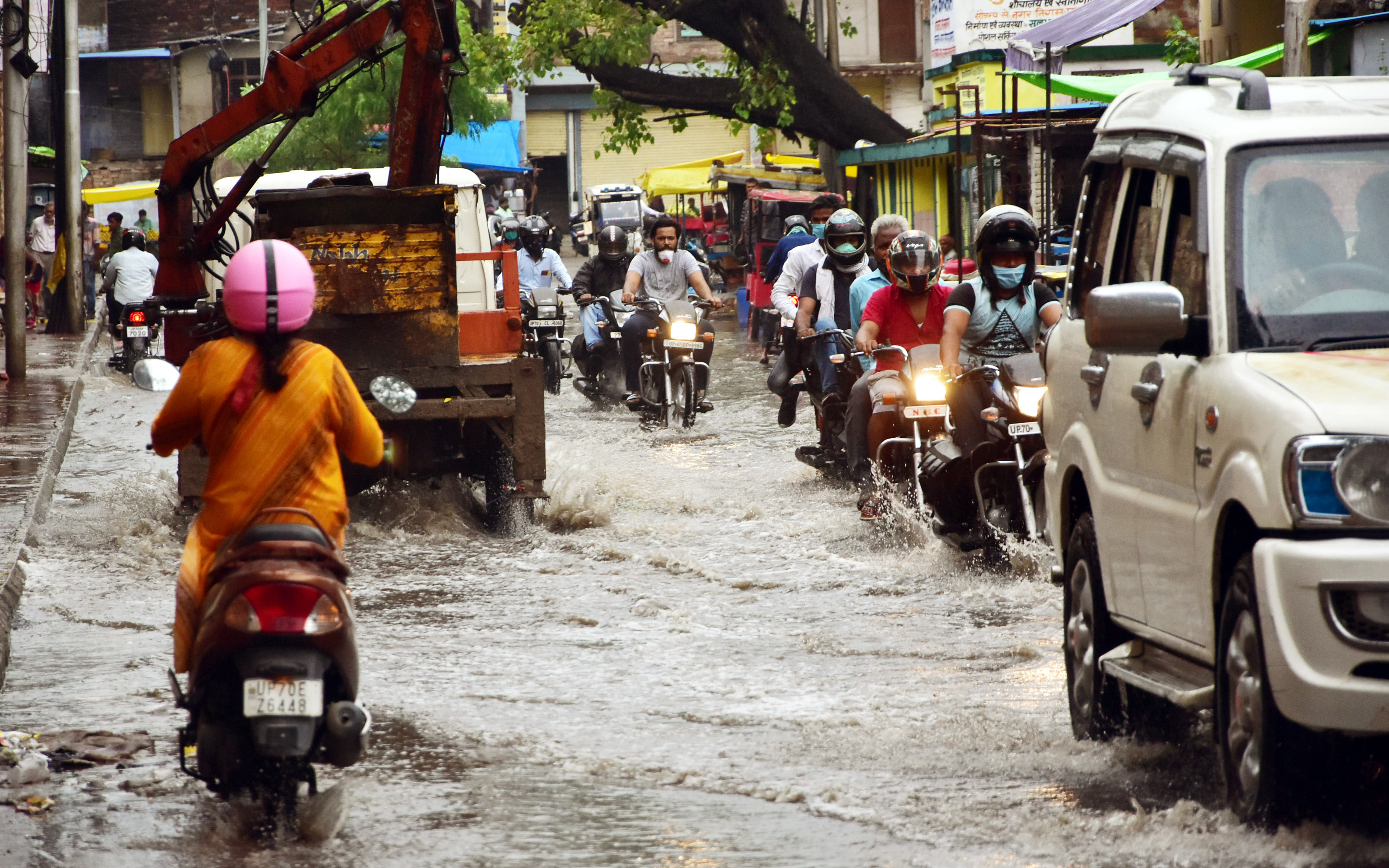 Prayagraj: Sawan-like storm in Jeth, humidity increased