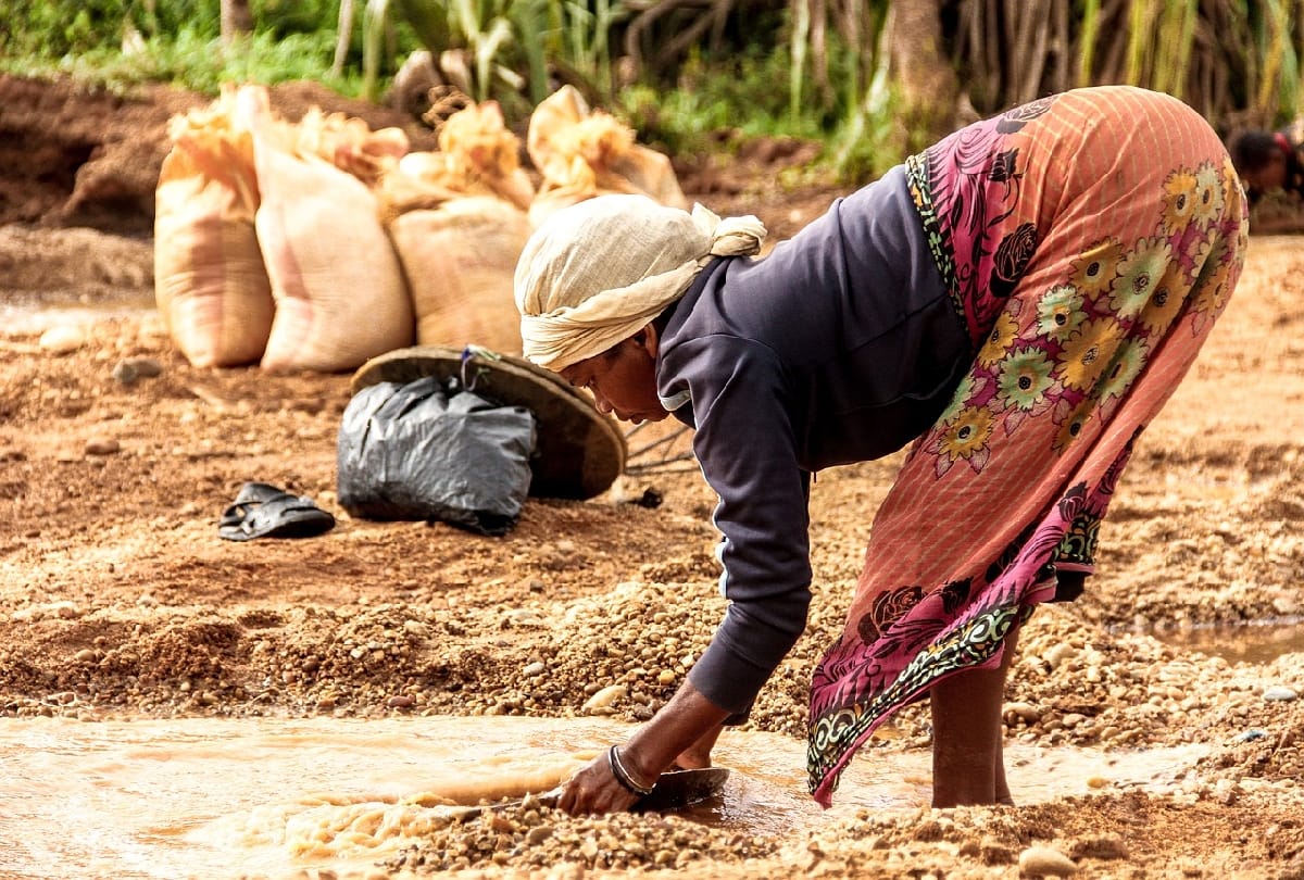 Gold rush in Thailand gold mountain where people find gold in river