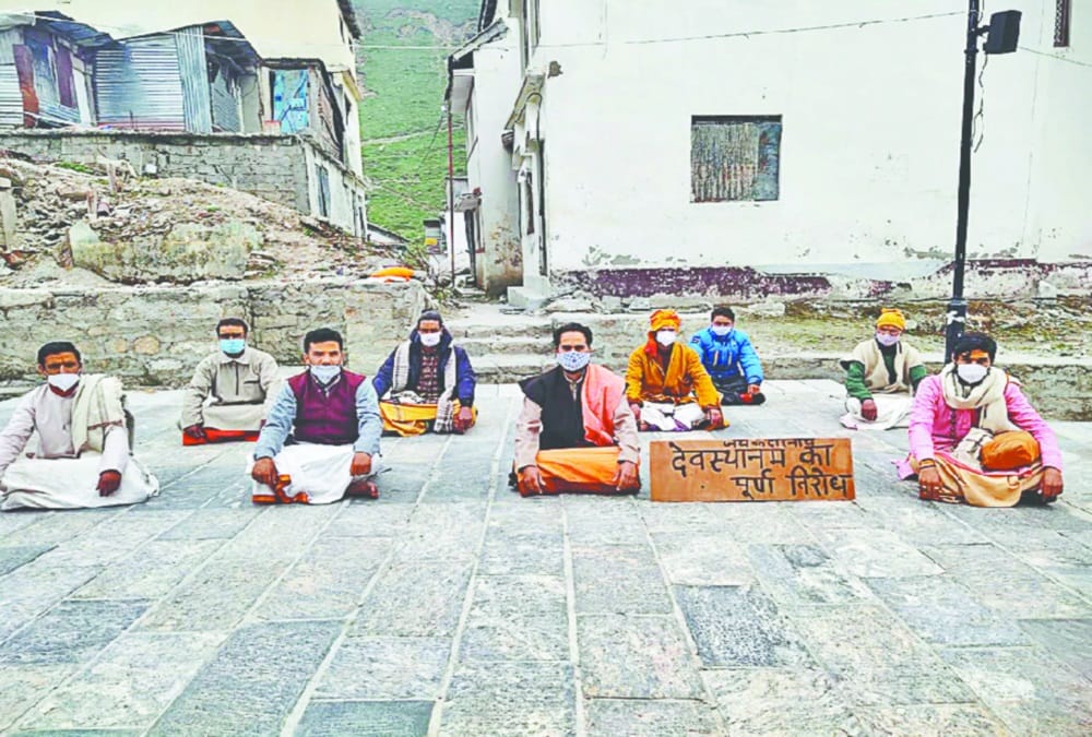 Uttarakhand News: Tirath Purohit Protest in Kedarnath Against Devasthanam Board
