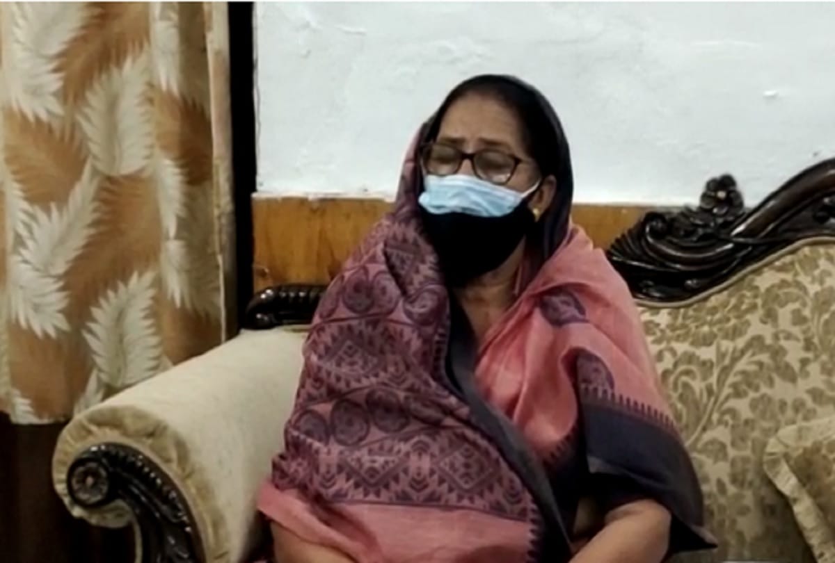 UP Womens commission member Meena Kumari gives controversial statement on girls