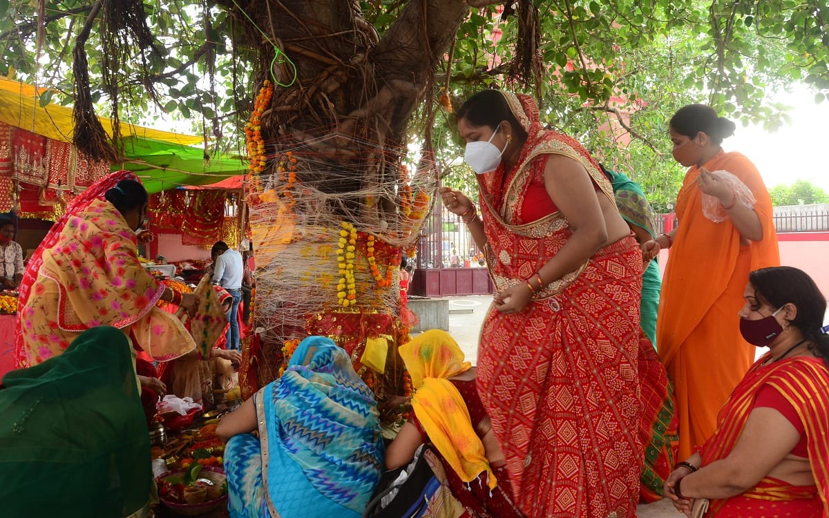 VAT Savitri Vrat 2023 Fasting rule Niyam puja vidhi in Hindi