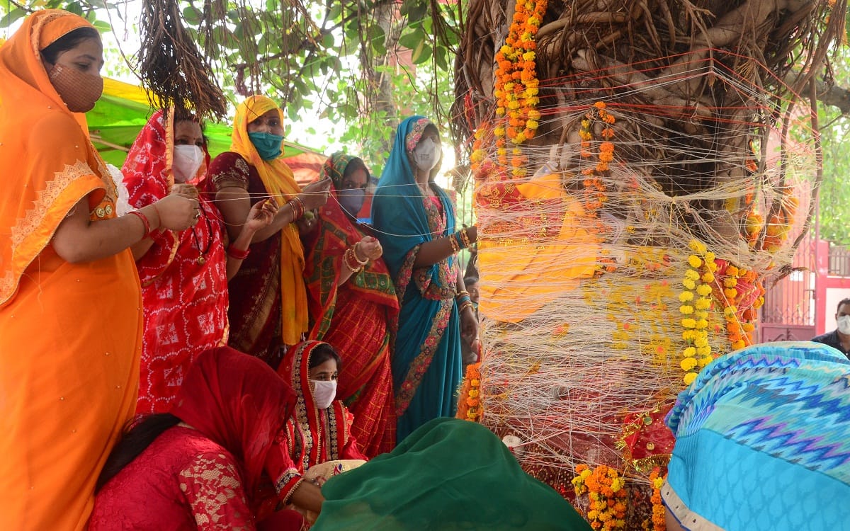 VAT Savitri Vrat 2023 Fasting rule Niyam puja vidhi in Hindi