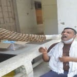 कोरोना वायरस: कोरोना की जांच कराता व्यक्ति