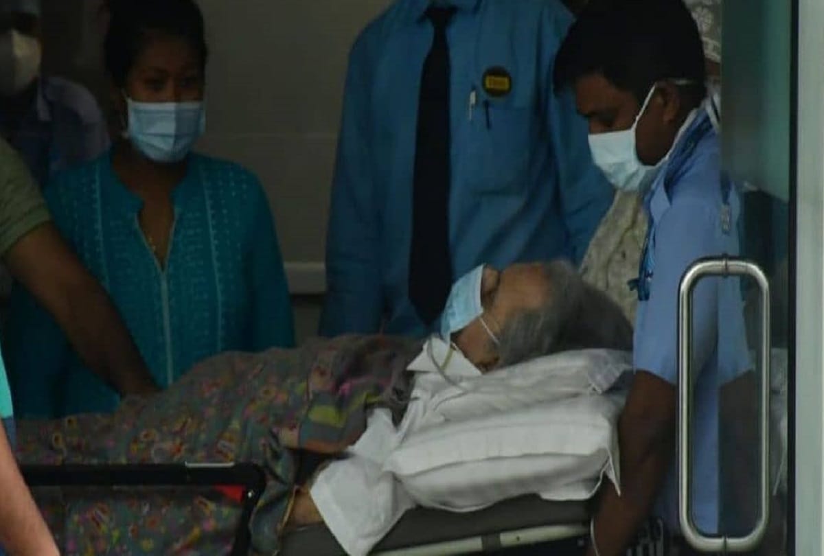Dilip Kumar will be discharged from Mumbai's PD Hinduja Hospital today
