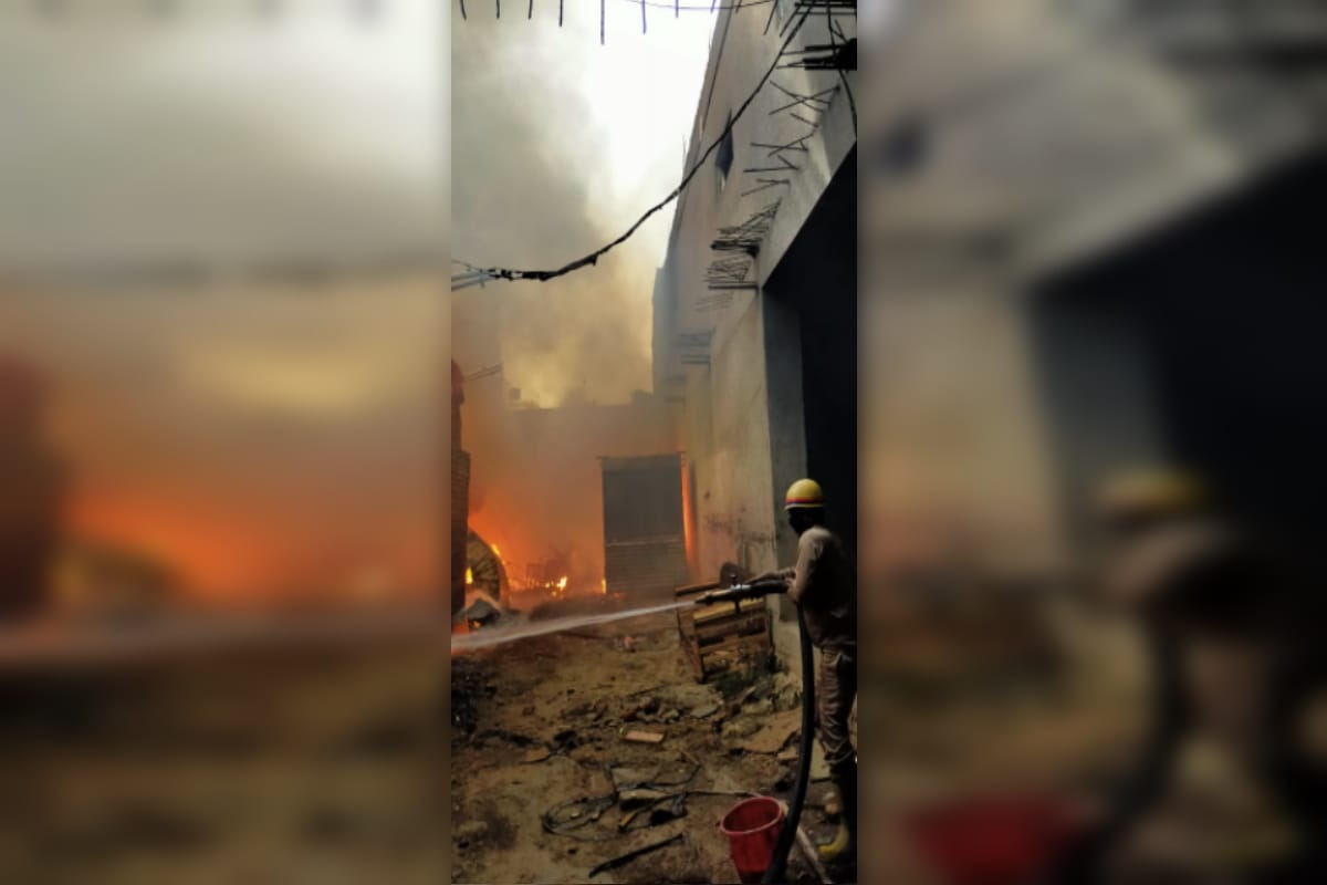Meerut News: fire in the workshop of the furniture showroom