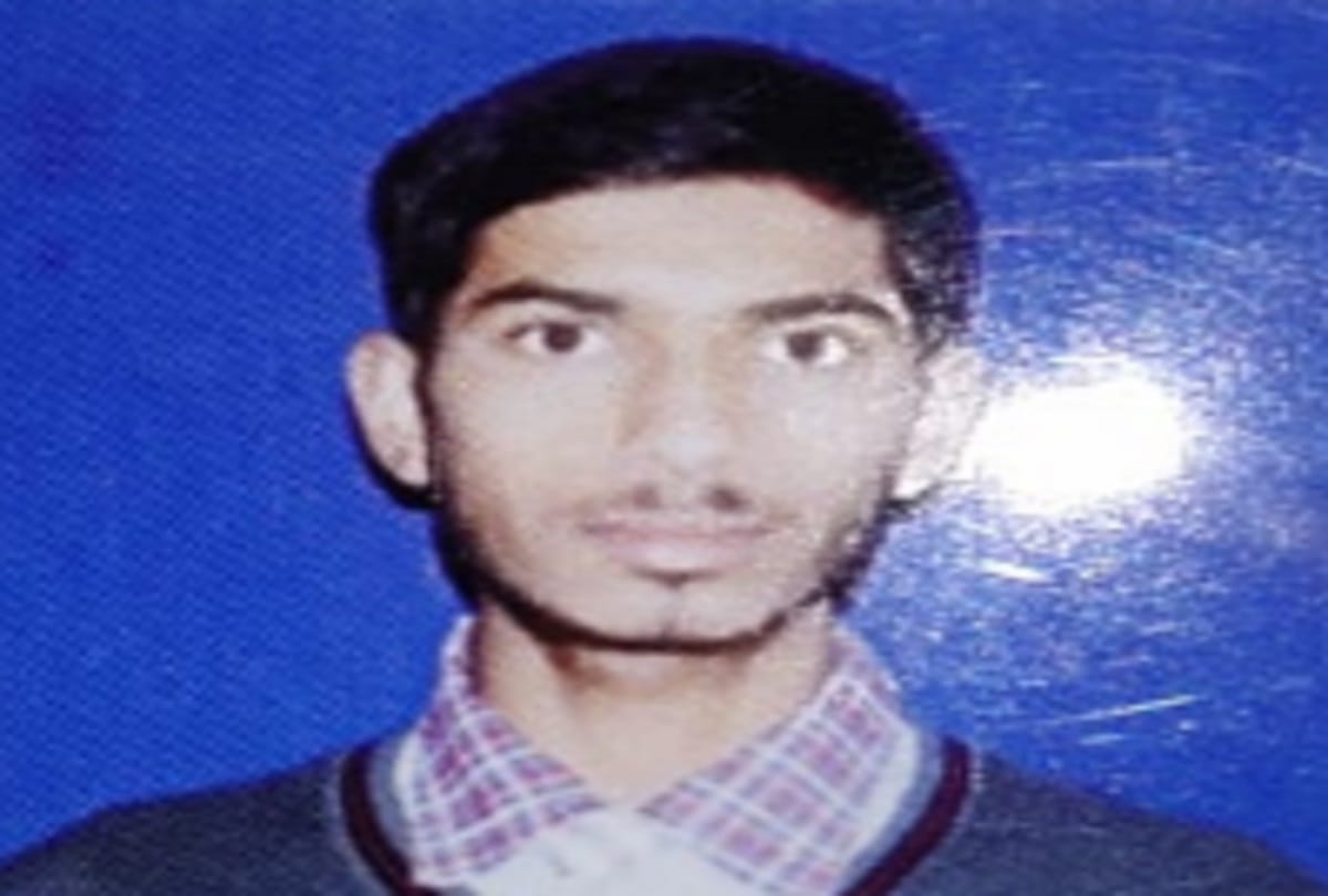 On scolding of mother 11th student committed suicide by jumping from the under construction building in Agra