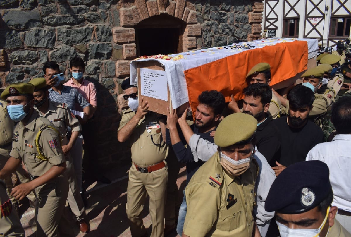 Jammu and Kashmir: Terrorists targeting police personnel posted on Corona duty