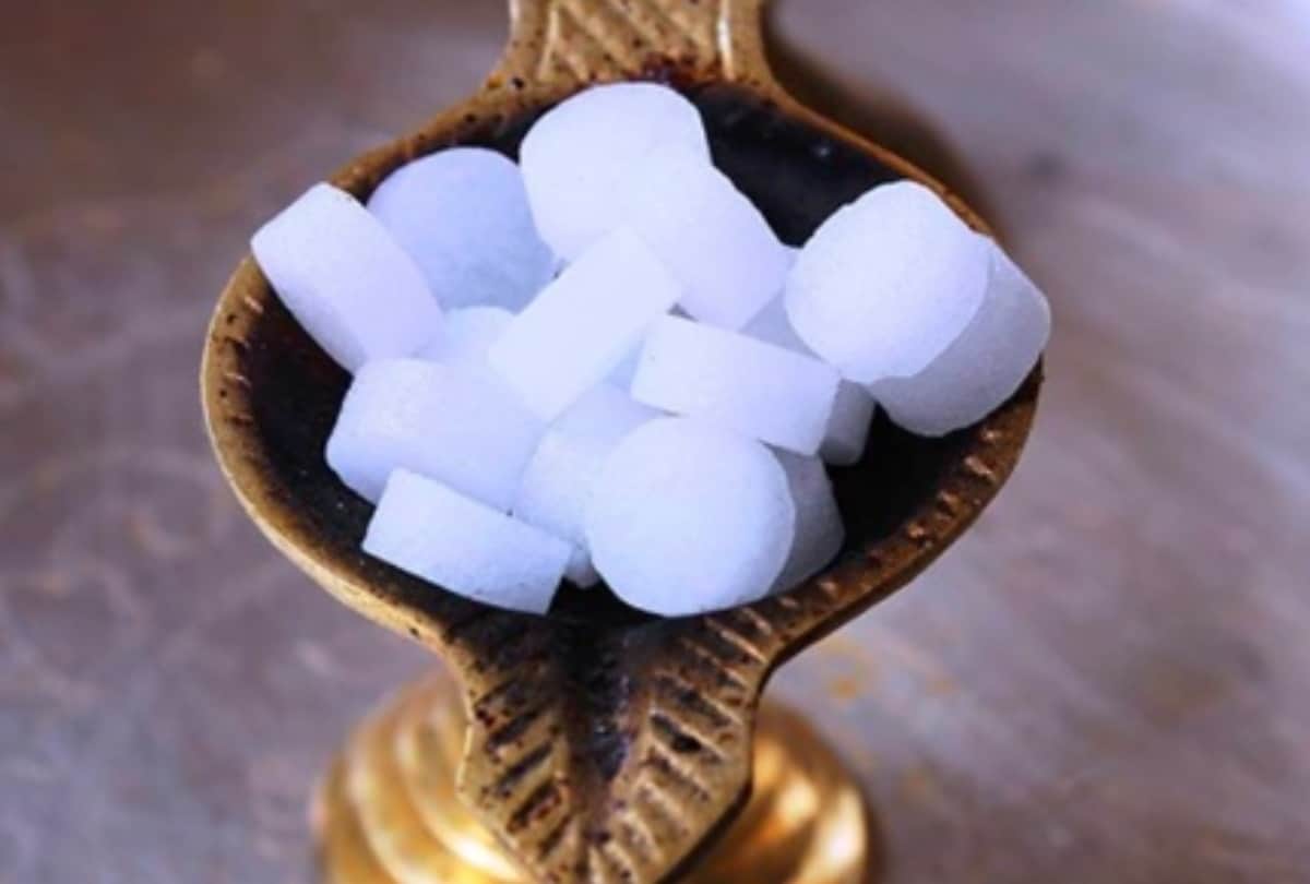 know about these benefits of camphor by Ayurvedacharya