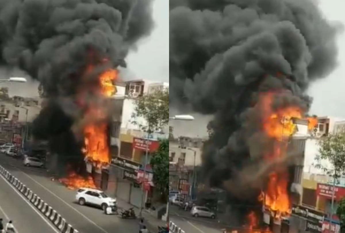 Delhi Lajpat Nagar Fire News Fire breaks out at clothing showroom in Central Market of Lajpat Nagar area