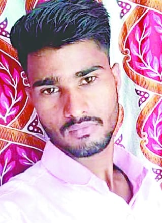 The miscreant caught in the siege of the police committed suicide by shooting himself on the temple